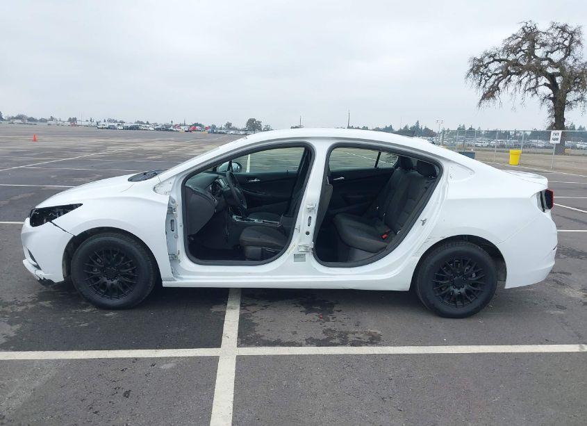 Photo 15 of 2018 Chevrolet Cruze LS AUTO (VIN 1G1BC5SM1J7121926)