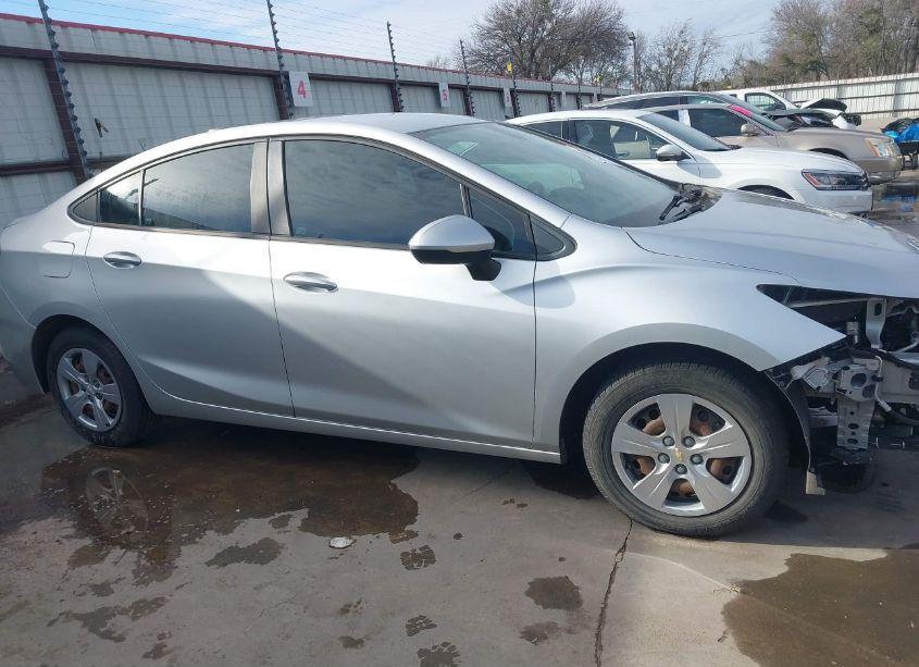 Photo 14 of 2018 Chevrolet Cruze LS AUTO (VIN 1G1BC5SM1J7153310)