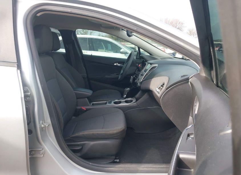 Photo 5 of 2018 Chevrolet Cruze LS AUTO (VIN 1G1BC5SM1J7153310)