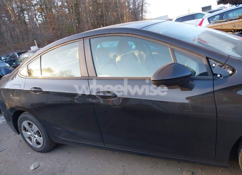 Photo 13 of 2018 Chevrolet Cruze LS AUTO (VIN 1G1BC5SM1J7161617)