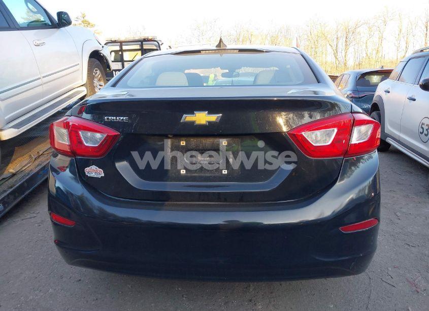 Photo 16 of 2018 Chevrolet Cruze LS AUTO (VIN 1G1BC5SM1J7161617)
