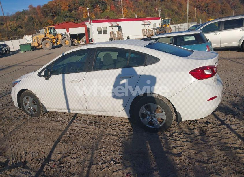 Photo 14 of 2018 Chevrolet Cruze LS AUTO (VIN 1G1BC5SM1J7171189)