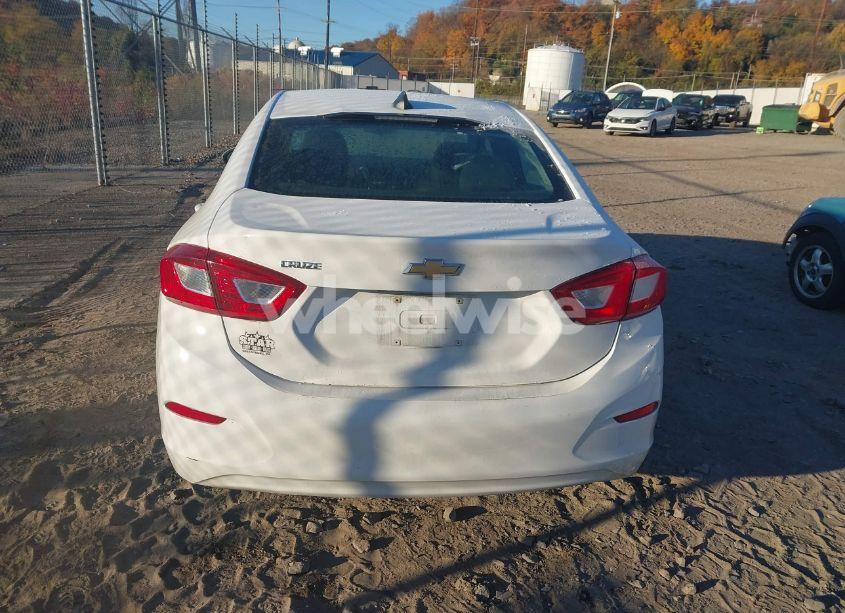 Photo 16 of 2018 Chevrolet Cruze LS AUTO (VIN 1G1BC5SM1J7171189)