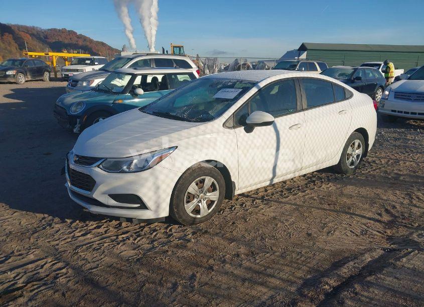 Photo 2 of 2018 Chevrolet Cruze LS AUTO (VIN 1G1BC5SM1J7171189)