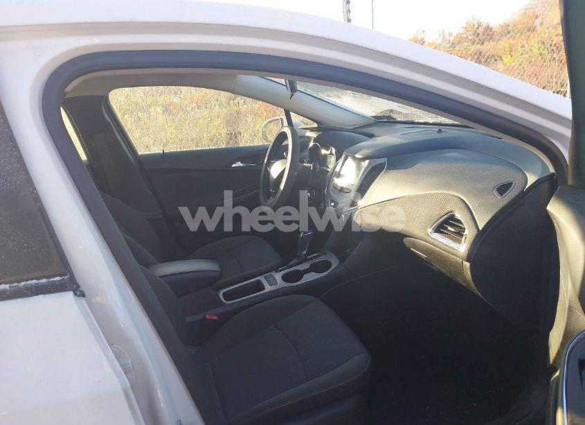 Photo 5 of 2018 Chevrolet Cruze LS AUTO (VIN 1G1BC5SM1J7171189)