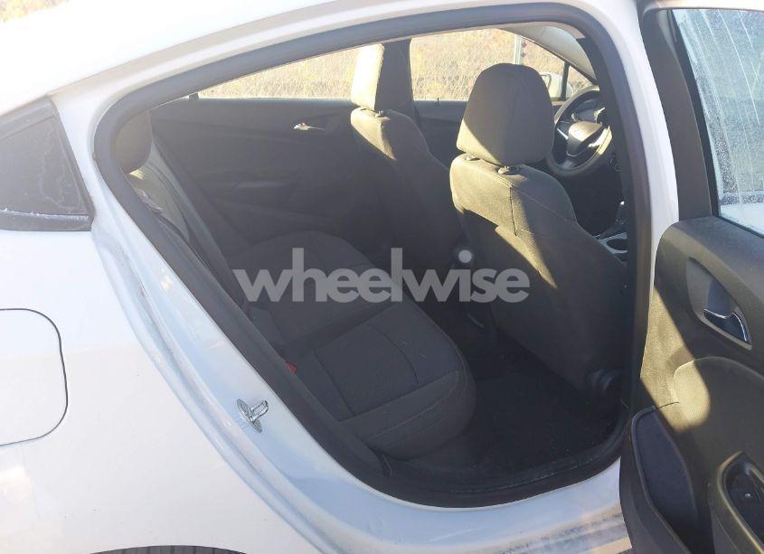 Photo 8 of 2018 Chevrolet Cruze LS AUTO (VIN 1G1BC5SM1J7171189)