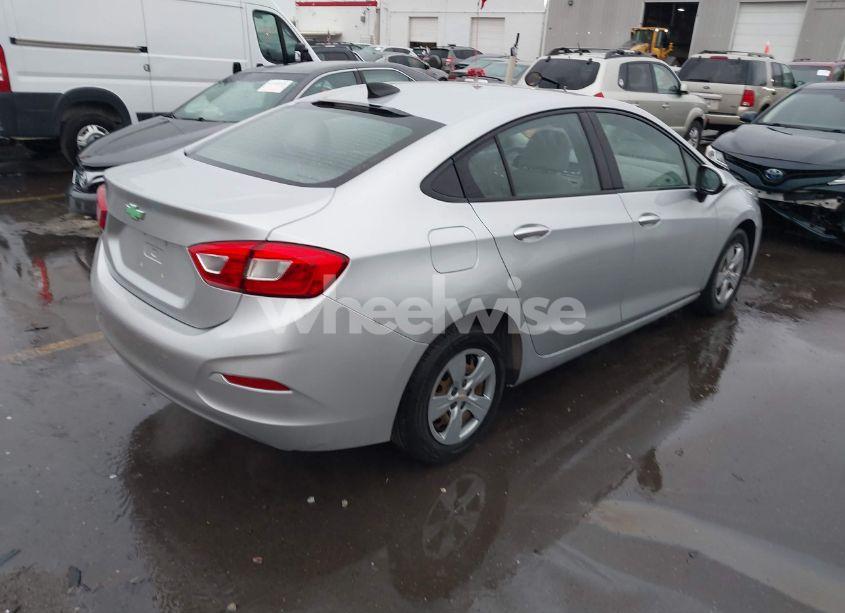 Photo 4 of 2018 Chevrolet Cruze LS AUTO (VIN 1G1BC5SM1J7179762)