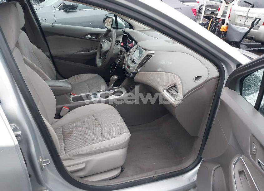 Photo 5 of 2018 Chevrolet Cruze LS AUTO (VIN 1G1BC5SM1J7179762)