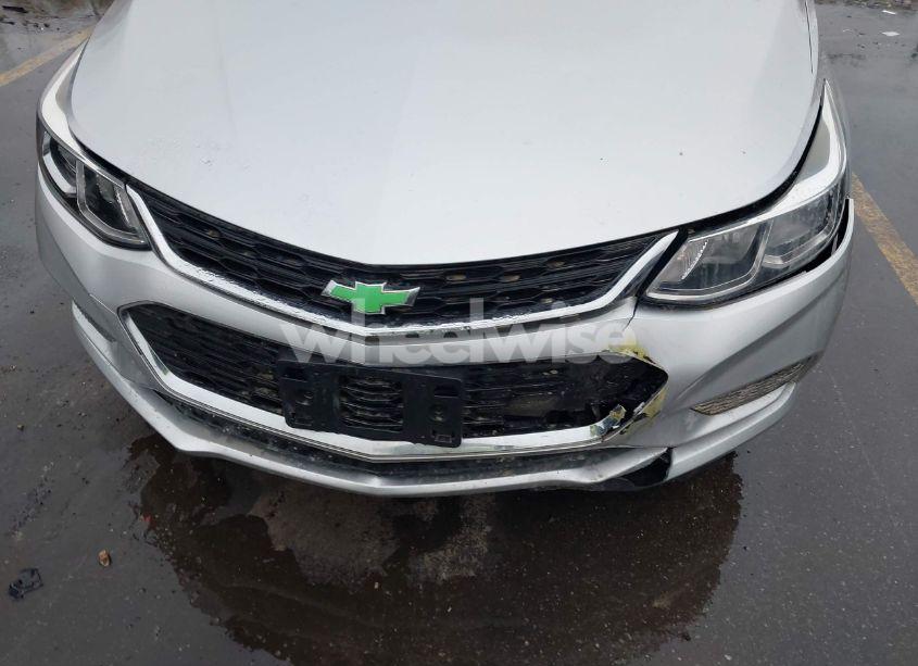 Photo 6 of 2018 Chevrolet Cruze LS AUTO (VIN 1G1BC5SM1J7179762)