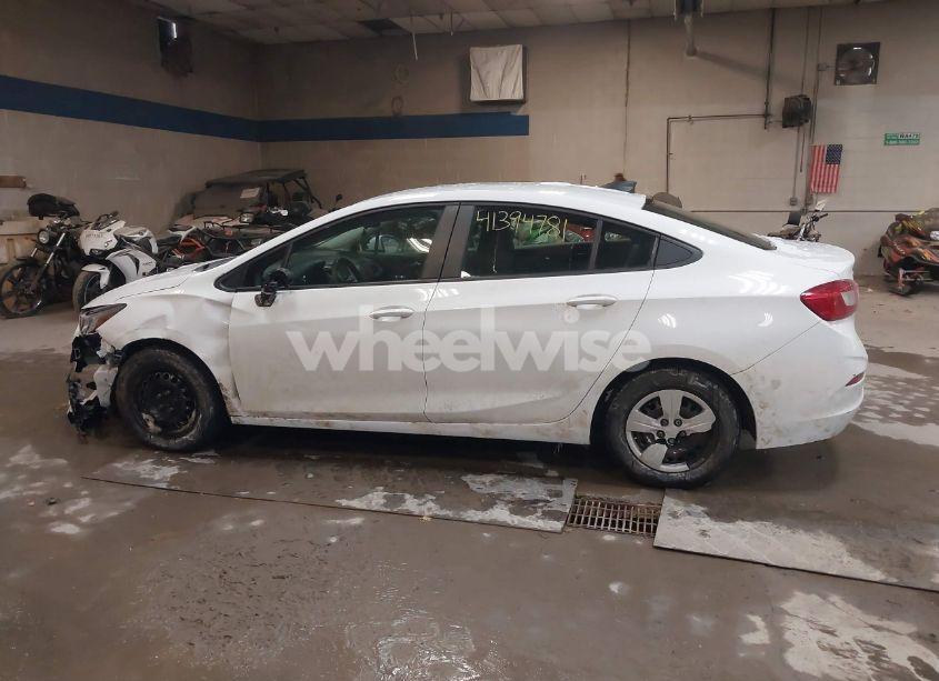 Photo 14 of 2018 Chevrolet Cruze LS AUTO (VIN 1G1BC5SM1J7226708)