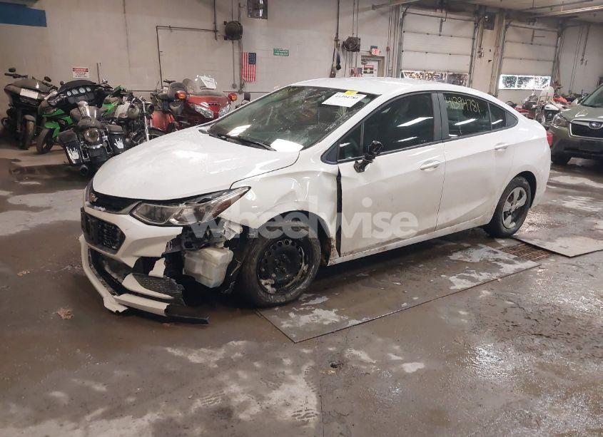 Photo 2 of 2018 Chevrolet Cruze LS AUTO (VIN 1G1BC5SM1J7226708)