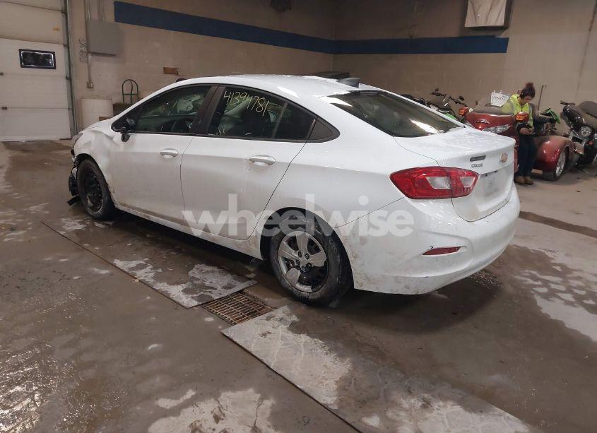 Photo 3 of 2018 Chevrolet Cruze LS AUTO (VIN 1G1BC5SM1J7226708)