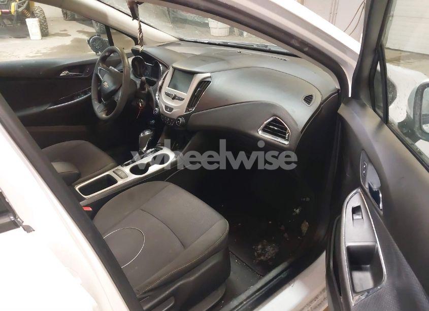 Photo 5 of 2018 Chevrolet Cruze LS AUTO (VIN 1G1BC5SM1J7226708)