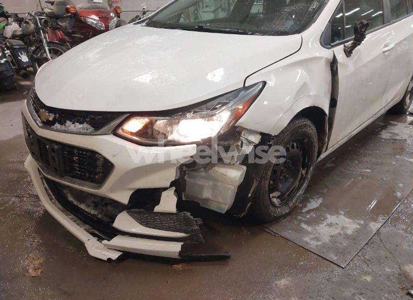 Photo 6 of 2018 Chevrolet Cruze LS AUTO (VIN 1G1BC5SM1J7226708)