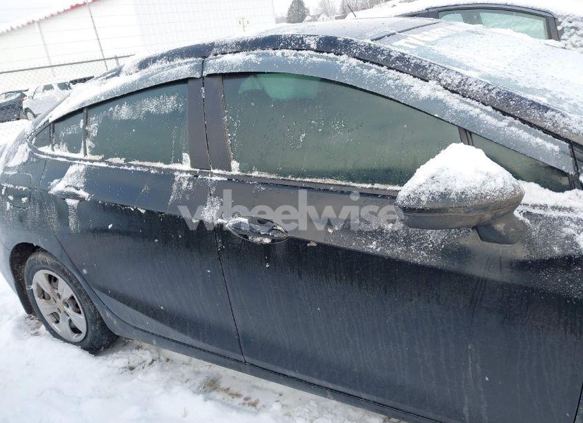 Photo 14 of 2018 Chevrolet Cruze LS AUTO (VIN 1G1BC5SM1J7229334)