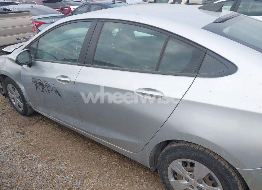 Photo 14 of 2018 Chevrolet Cruze LS AUTO (VIN 1G1BC5SM1J7240737)