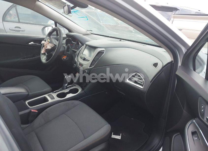 Photo 5 of 2018 Chevrolet Cruze LS AUTO (VIN 1G1BC5SM1J7240737)