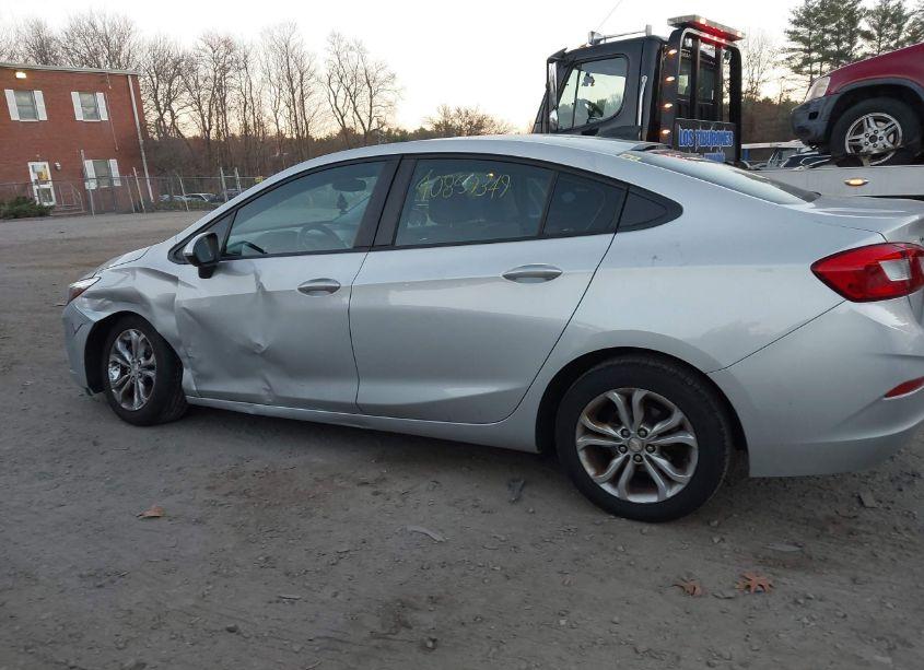 Photo 14 of 2019 Chevrolet Cruze LS (VIN 1G1BC5SM1K7151686)