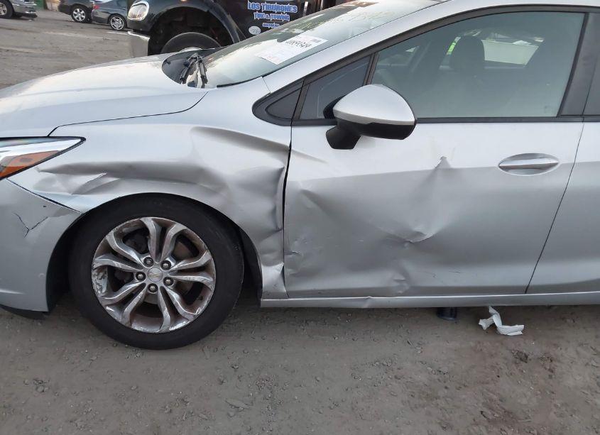 Photo 17 of 2019 Chevrolet Cruze LS (VIN 1G1BC5SM1K7151686)