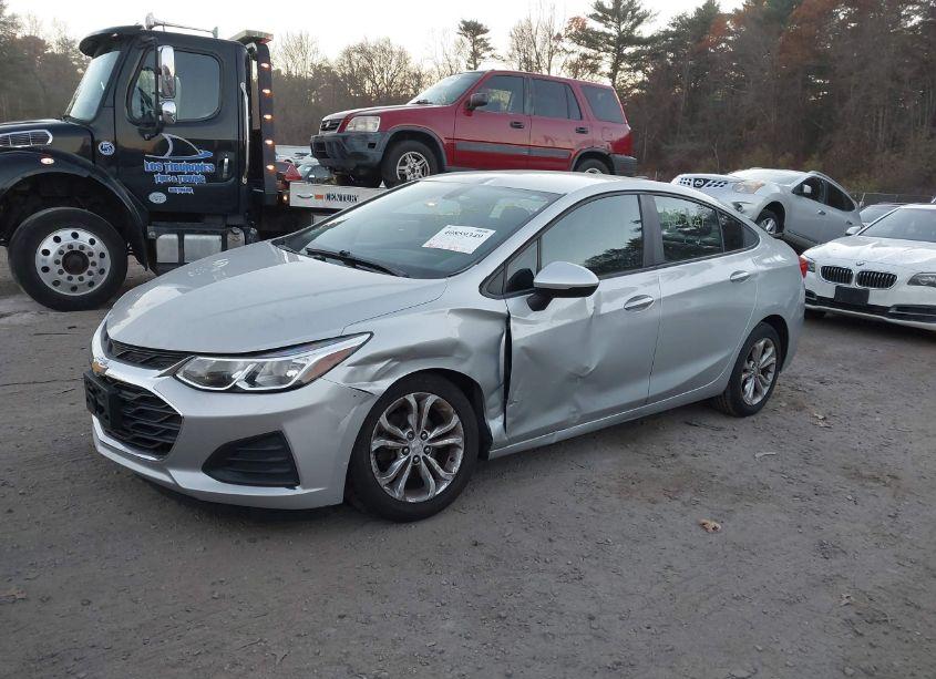 Photo 2 of 2019 Chevrolet Cruze LS (VIN 1G1BC5SM1K7151686)