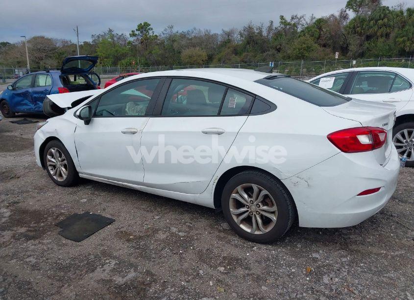 Photo 14 of 2019 Chevrolet Cruze LS (VIN 1G1BC5SM1K7152868)