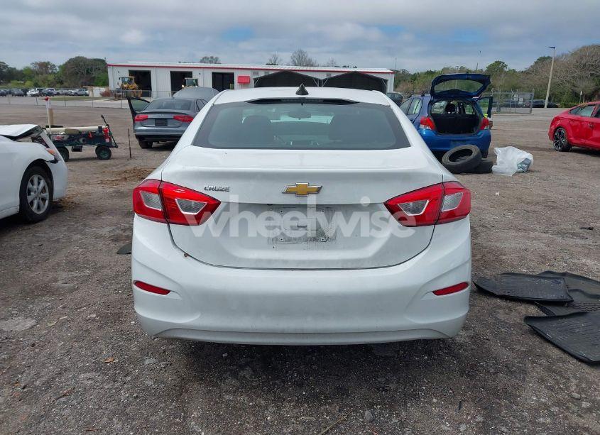 Photo 16 of 2019 Chevrolet Cruze LS (VIN 1G1BC5SM1K7152868)