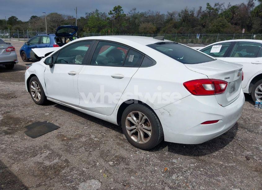 Photo 3 of 2019 Chevrolet Cruze LS (VIN 1G1BC5SM1K7152868)