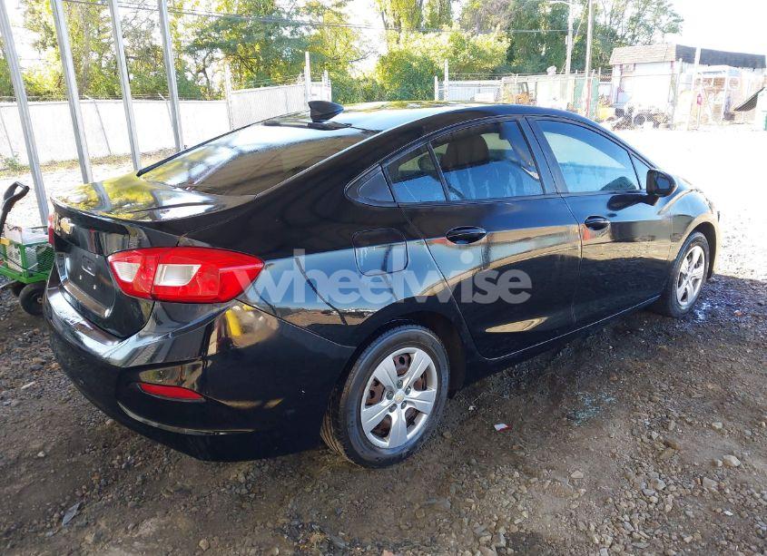 Photo 4 of 2017 Chevrolet Cruze LS AUTO (VIN 1G1BC5SM2H7150197)