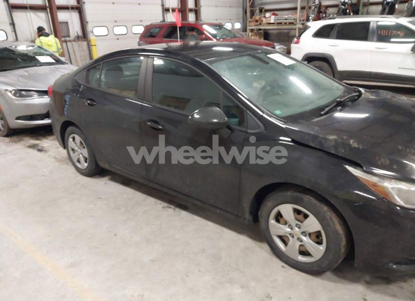 Photo 13 of 2017 Chevrolet Cruze LS AUTO (VIN 1G1BC5SM2H7246931)