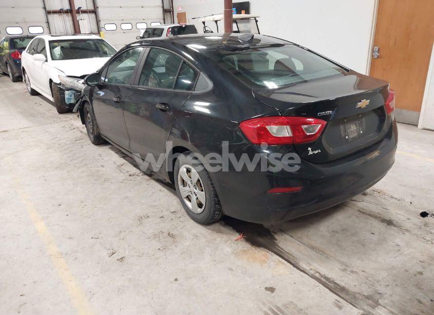 Photo 3 of 2017 Chevrolet Cruze LS AUTO (VIN 1G1BC5SM2H7246931)