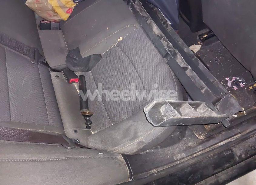 Photo 8 of 2017 Chevrolet Cruze LS AUTO (VIN 1G1BC5SM2H7246931)