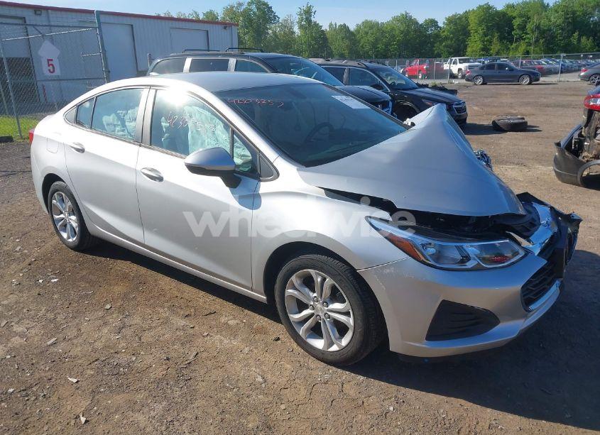 2019 Chevrolet Cruze LS (VIN 1G1BC5SM2K7151597) main photo