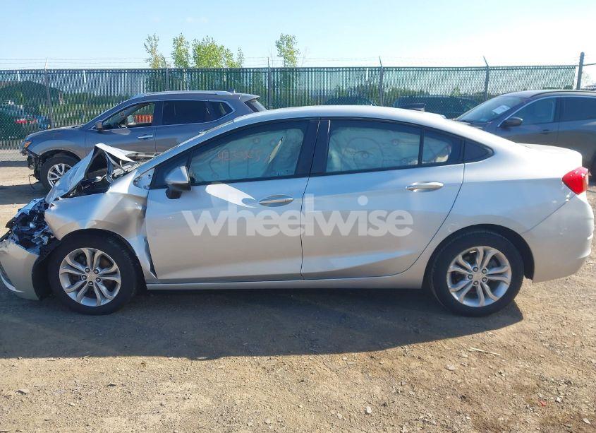 Photo 14 of 2019 Chevrolet Cruze LS (VIN 1G1BC5SM2K7151597)