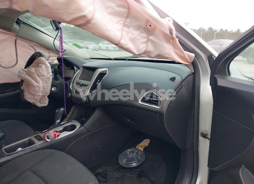 Photo 5 of 2016 Chevrolet Cruze LS AUTO (VIN 1G1BC5SM3G7251876)