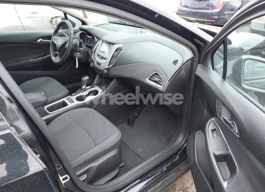 Photo 5 of 2017 Chevrolet Cruze LS AUTO (VIN 1G1BC5SM3H7138902)