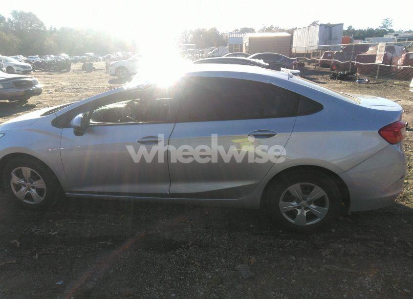 Photo 14 of 2017 Chevrolet Cruze LS AUTO (VIN 1G1BC5SM3H7183936)