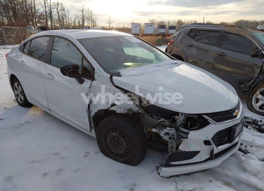 2017 Chevrolet Cruze LS AUTO (VIN 1G1BC5SM3H7275872) main photo