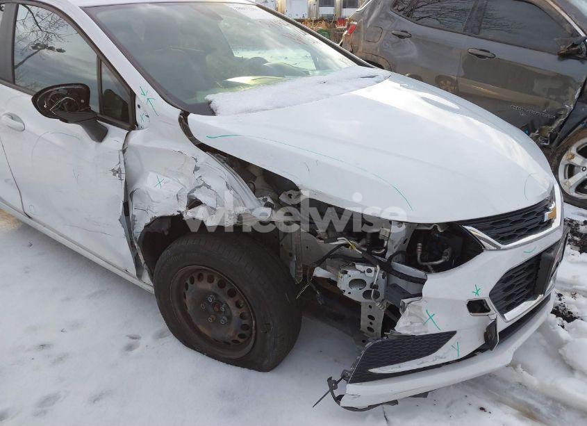 Photo 6 of 2017 Chevrolet Cruze LS AUTO (VIN 1G1BC5SM3H7275872)