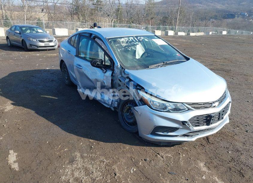 2018 Chevrolet Cruze LS AUTO (VIN 1G1BC5SM3J7142647) main photo