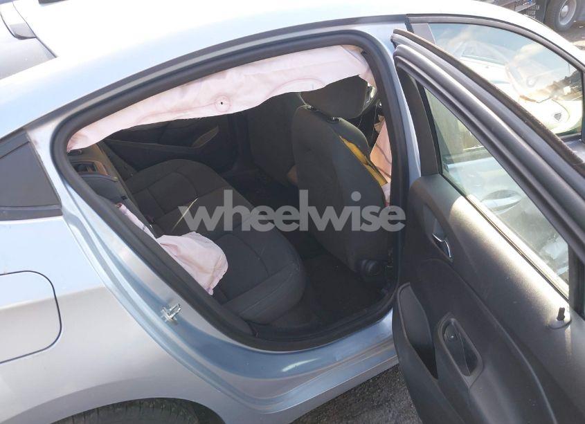 Photo 8 of 2018 Chevrolet Cruze LS AUTO (VIN 1G1BC5SM3J7142647)