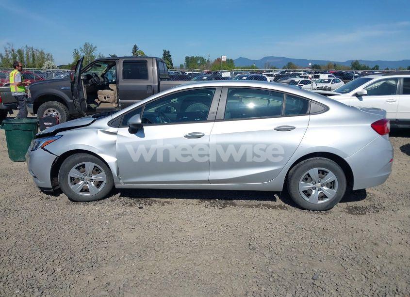 Photo 14 of 2018 Chevrolet Cruze LS AUTO (VIN 1G1BC5SM3J7158105)