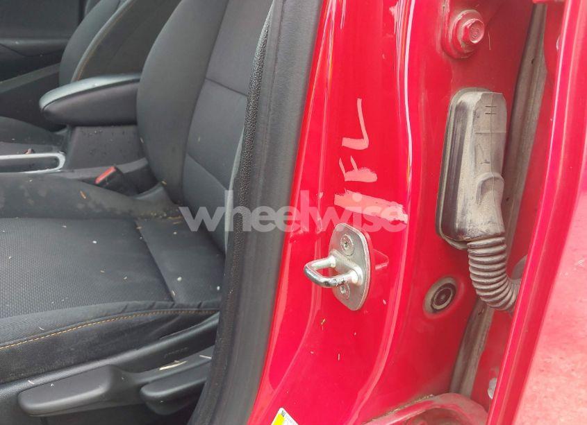 Photo 6 of 2018 Chevrolet Cruze LS AUTO (VIN 1G1BC5SM3J7196885)