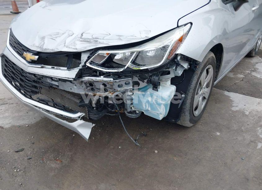 Photo 6 of 2018 Chevrolet Cruze LS AUTO (VIN 1G1BC5SM3J7204824)