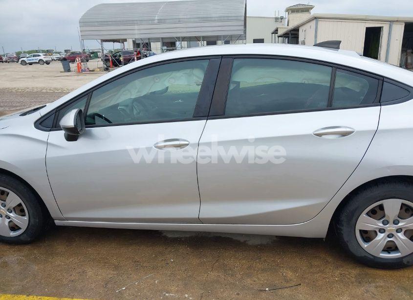 Photo 14 of 2018 Chevrolet Cruze LS AUTO (VIN 1G1BC5SM3J7241825)