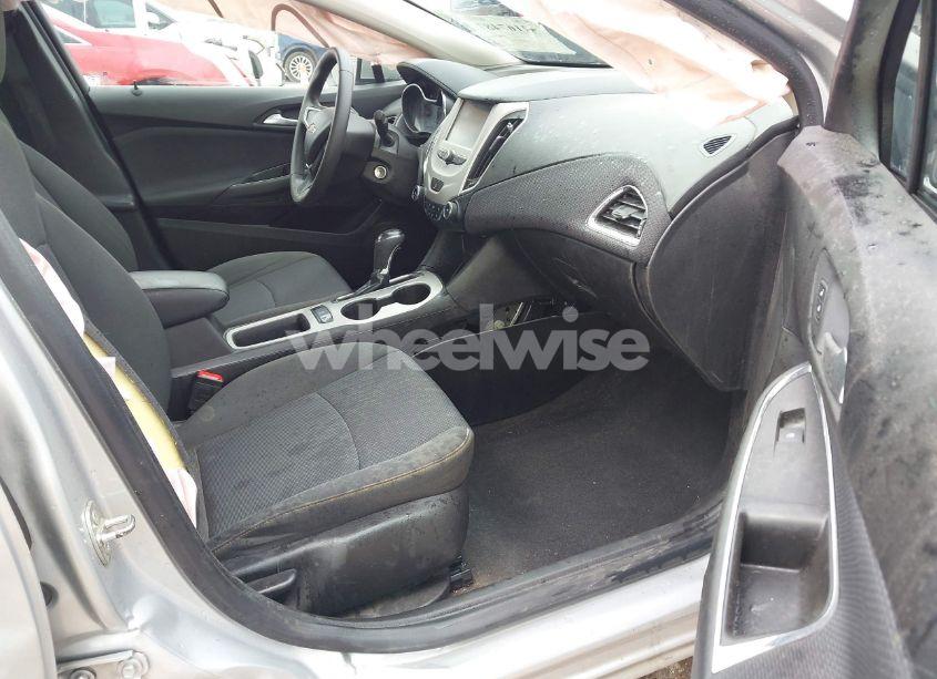 Photo 5 of 2018 Chevrolet Cruze LS AUTO (VIN 1G1BC5SM3J7241825)