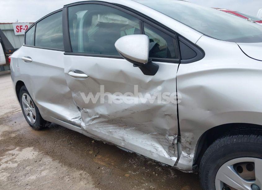 Photo 6 of 2018 Chevrolet Cruze LS AUTO (VIN 1G1BC5SM3J7241825)