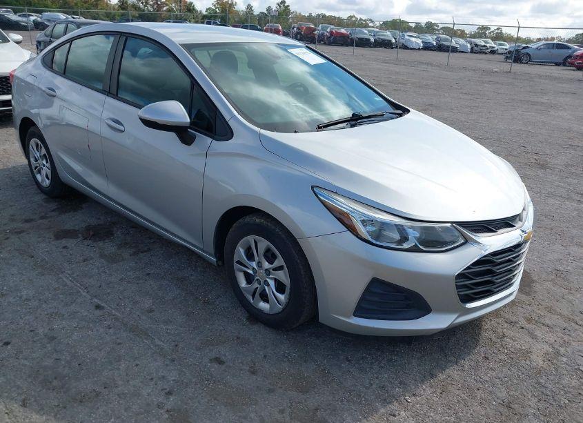 2019 Chevrolet Cruze LS (VIN 1G1BC5SM3K7109536) main photo