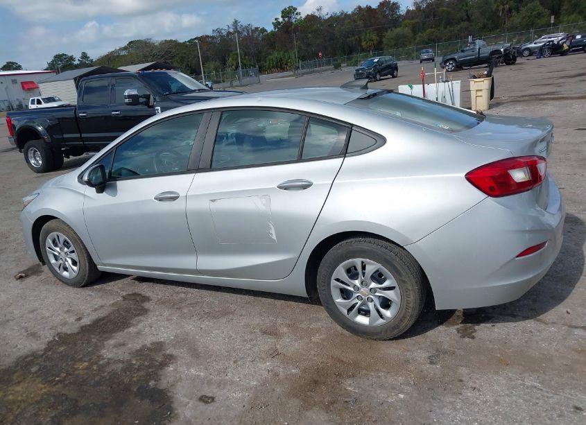 Photo 15 of 2019 Chevrolet Cruze LS (VIN 1G1BC5SM3K7109536)