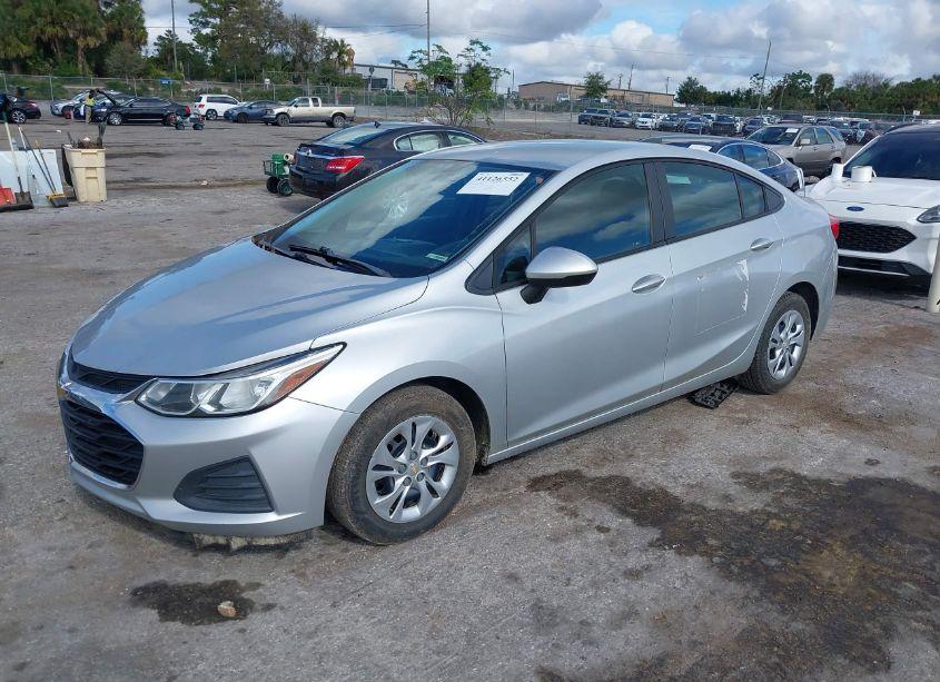 Photo 2 of 2019 Chevrolet Cruze LS (VIN 1G1BC5SM3K7109536)