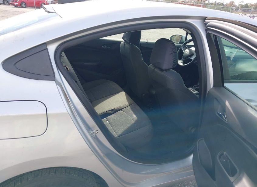 Photo 8 of 2019 Chevrolet Cruze LS (VIN 1G1BC5SM3K7109536)